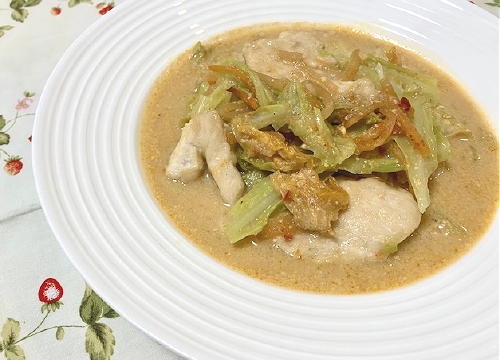 今日のキムチ料理レシピ：鶏肉とキムチとキャベツの豆乳煮